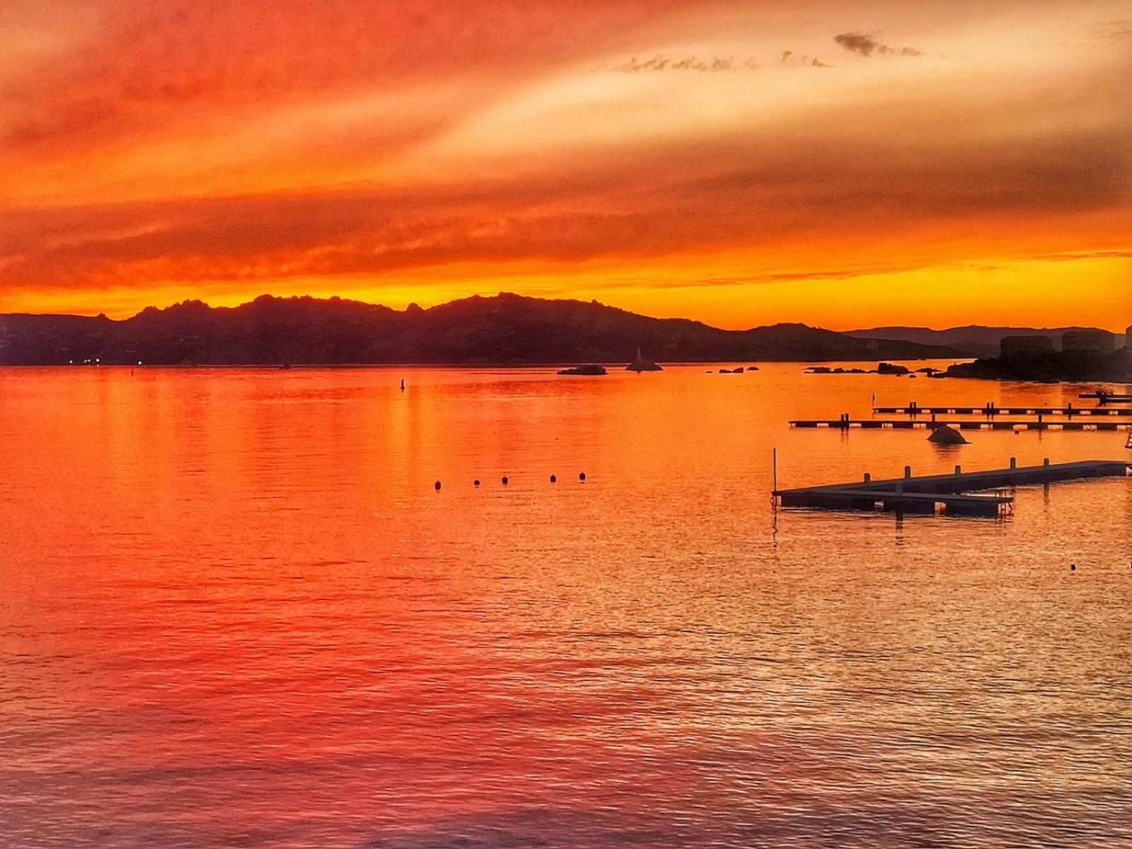 Appartamento Vista Mare A La Maddalena ลามัดดาเลนา ภายนอก รูปภาพ