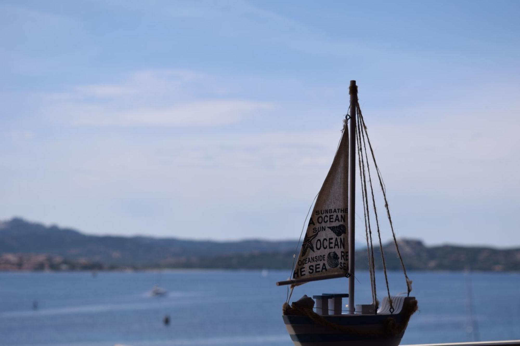 Appartamento Vista Mare A La Maddalena ลามัดดาเลนา ภายนอก รูปภาพ
