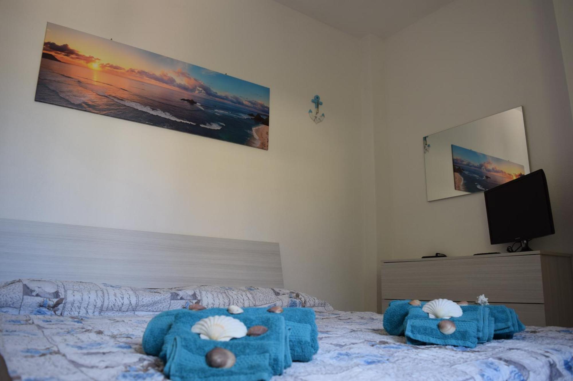 Appartamento Vista Mare A La Maddalena ลามัดดาเลนา ภายนอก รูปภาพ